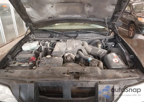 2003 Lincoln Town Car Signature from USA, damaged, VIN 1LNHM82W43Y623338